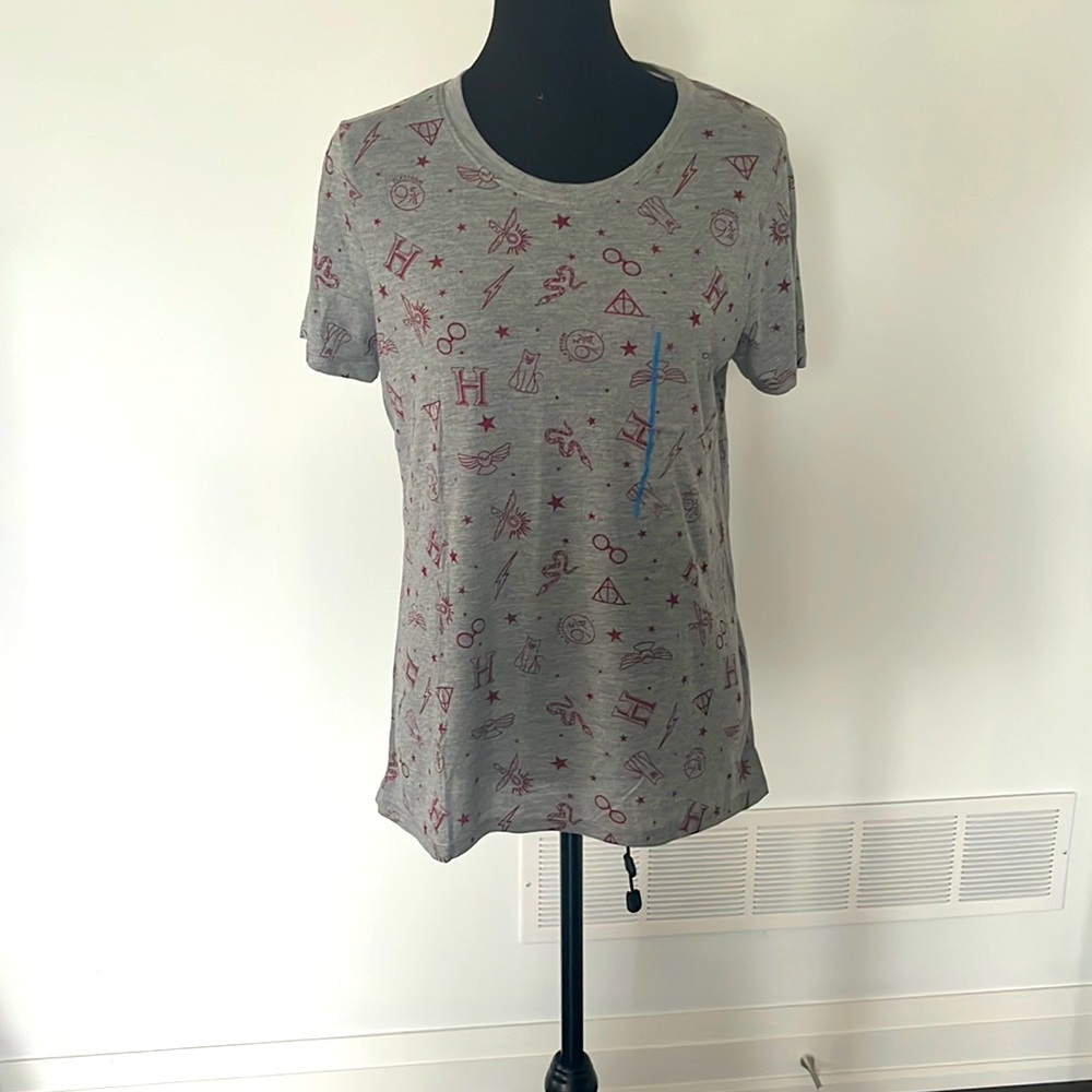 Warner Bros. Harry Potter Gray Short Sleeve Tee with Red Accents